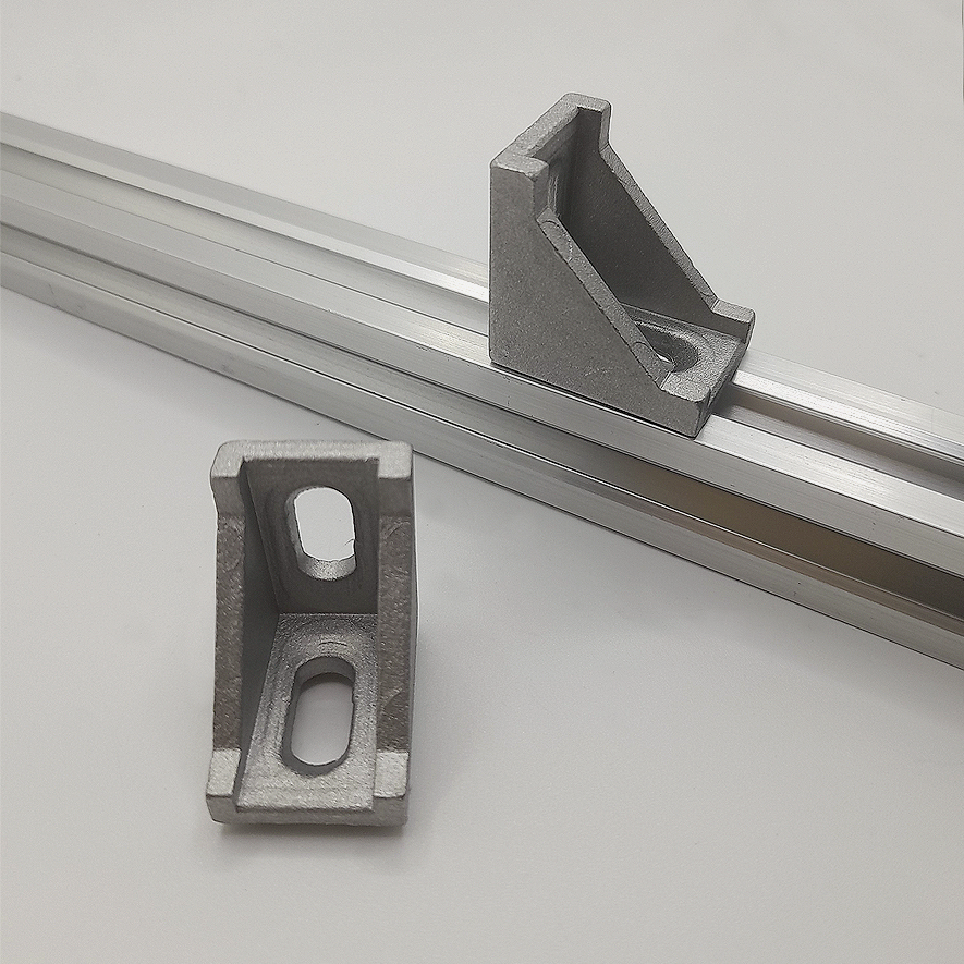 Grand carré pour profilé en aluminium