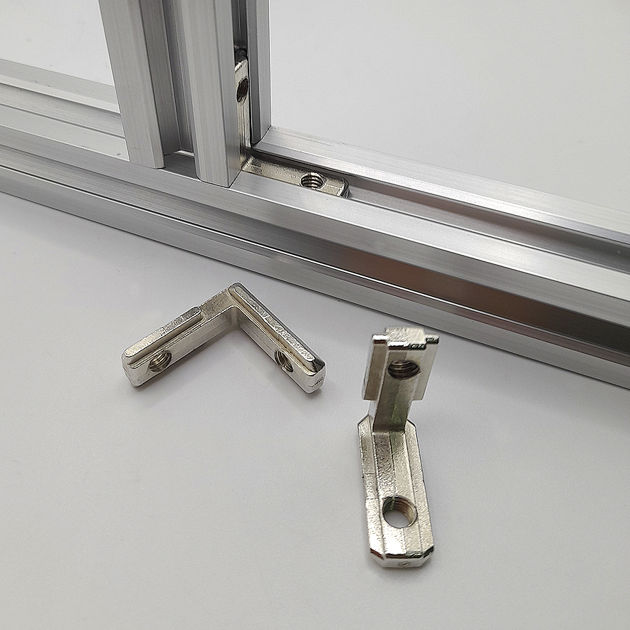 Connecteur intérieur pour profilé en aluminium