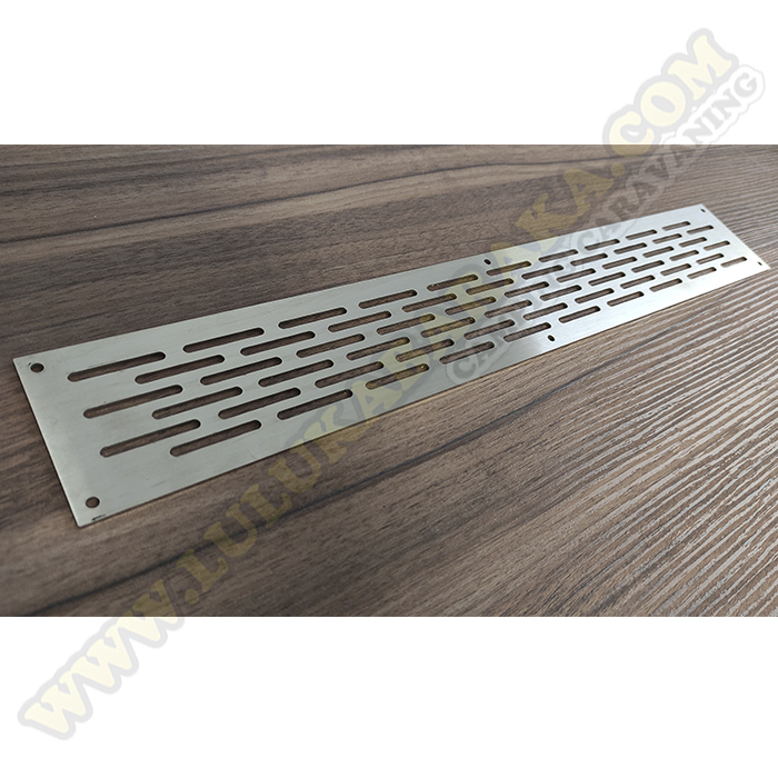 Grille de ventilation réfrigérateur 450mm. Inox.